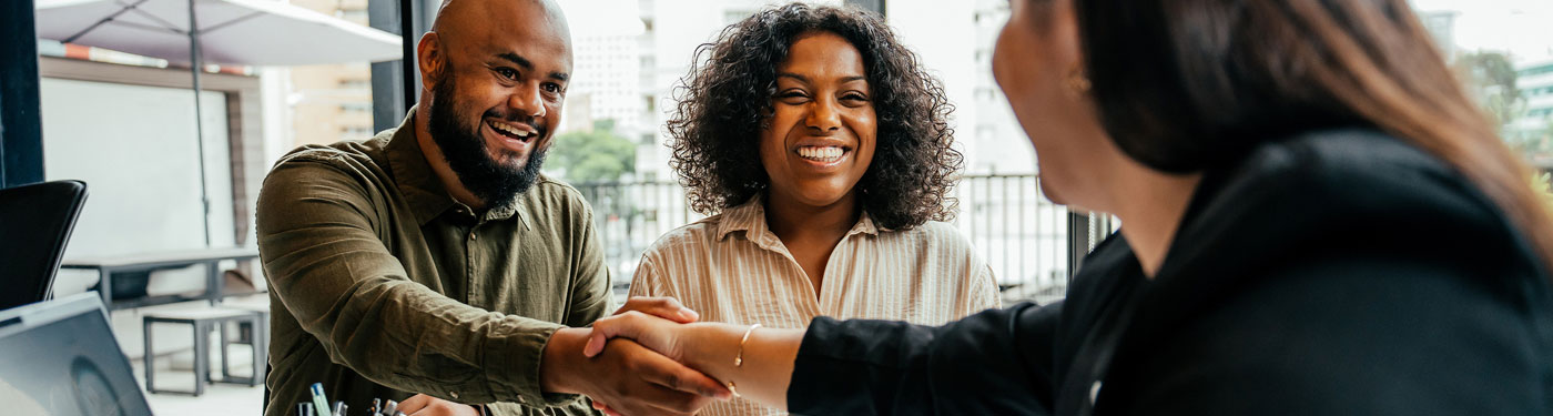 A broker shaking hands with USAble Life customers